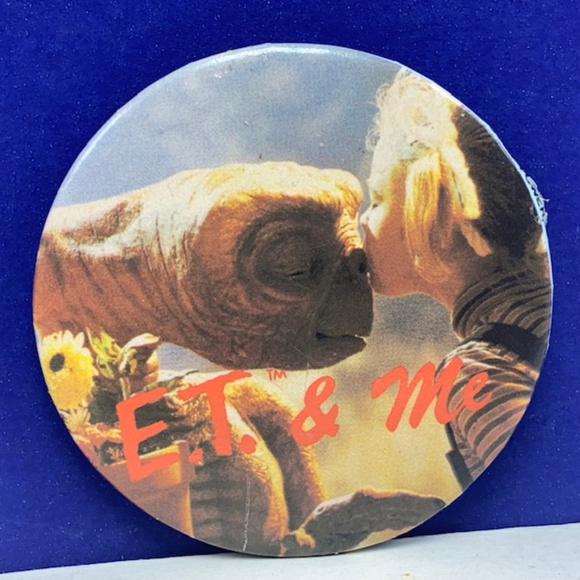 Universal Jewelry - ET vtg button pin Drew Barrymore extra-terrestrial